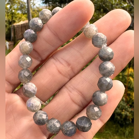 B4 Handcrafted 8mm Faceted Labradorite Bracelet - Made in Maui - Picture 3 of 6